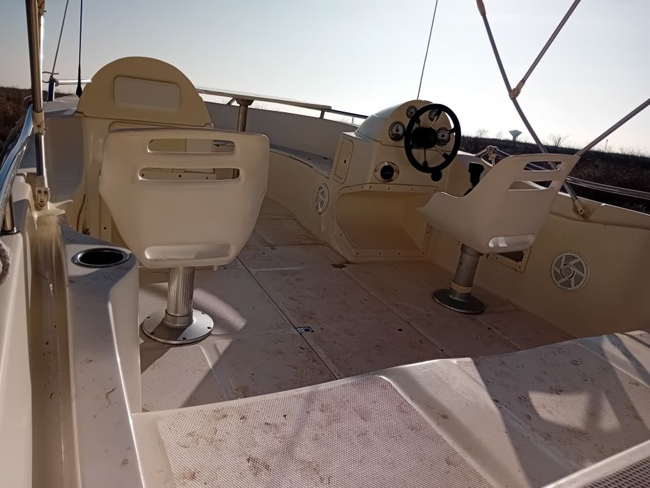 Barca de viteza de lux