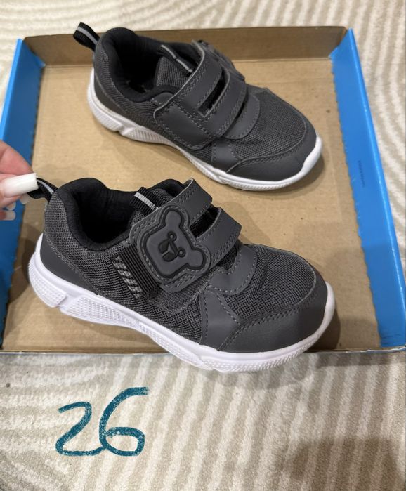 Кроссовки десткие