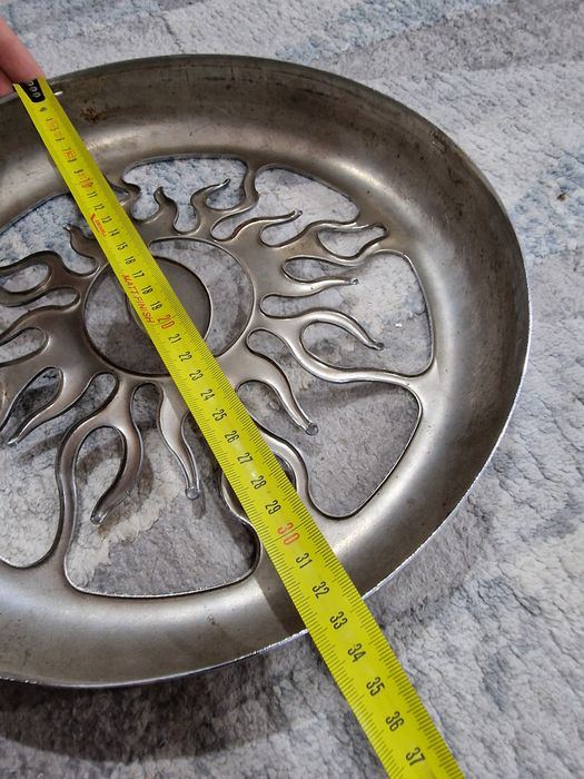 Гриль, защитная решетка на сабвуфер