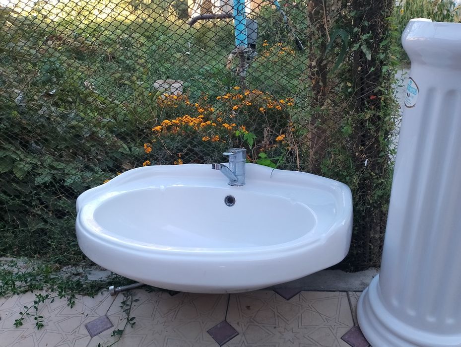 Раковина б/у с стойкой