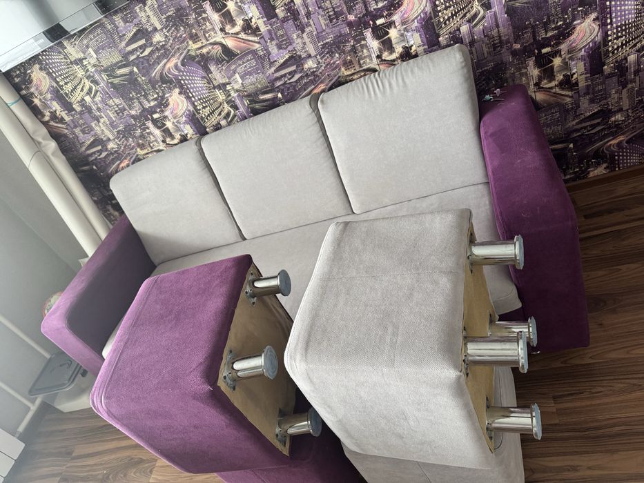 Продам диван с пуфиками