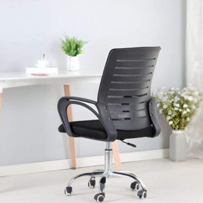 Въртящ се офис стол с ергономични подлакътници