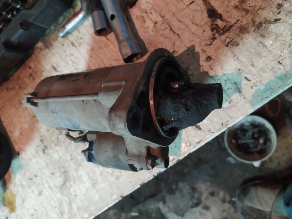 Стартер , генератор.