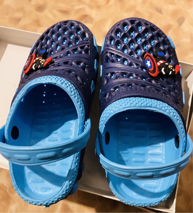 Продам НОВЫЕ КРОКСЫ на мальчика