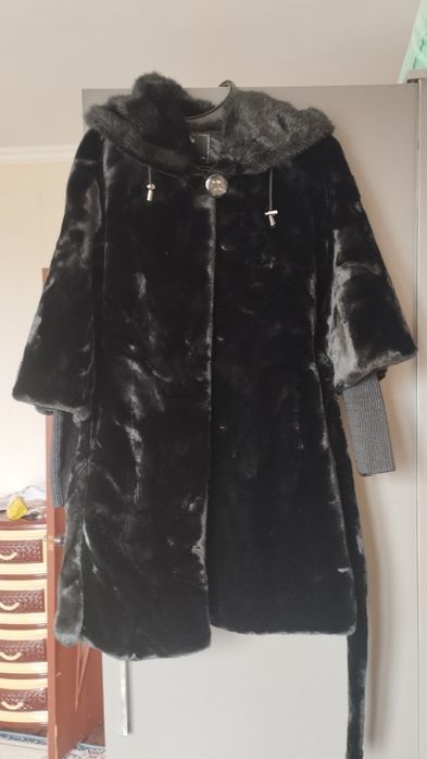 Женская одежда. Шуба в отличном состояние