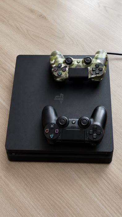 PlayStation 4 Slim 1TB + 2 controllere Sony DualShock 4