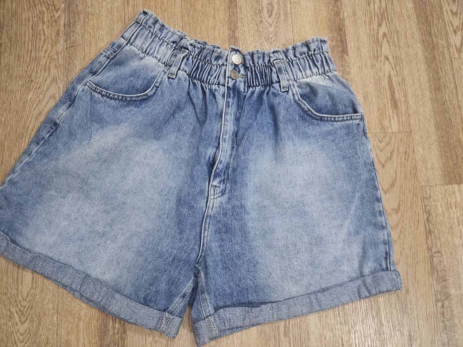 Продам джинсовые шорты