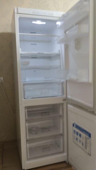продам холодильник самсунг