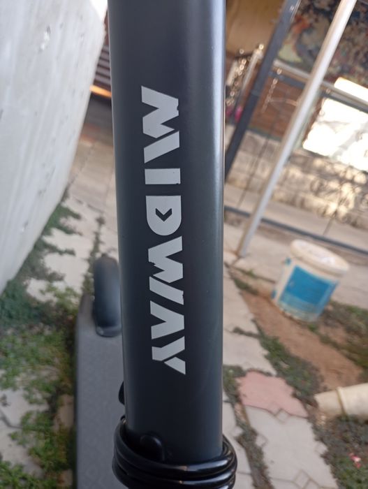 Электросамокат компании Midway