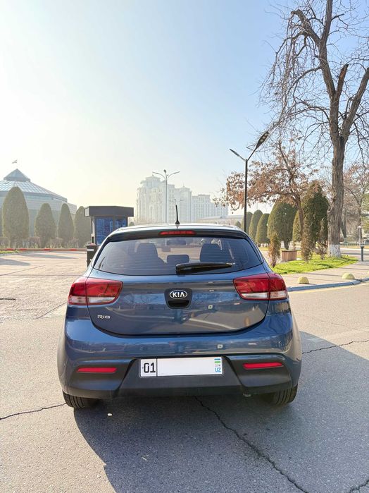Продается Kia Rio 2018г (80,056 тыс пробег) Цвет Синий Дымчатый