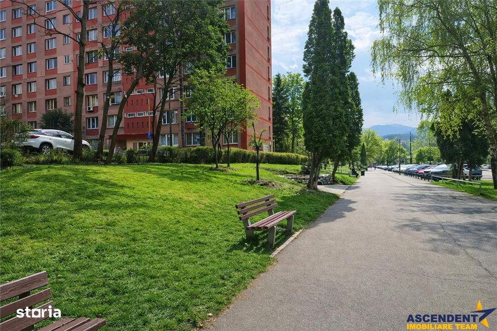 Lumina, Spatiu,Terasa, balcon: Apartament cu Potential in Centru Civic