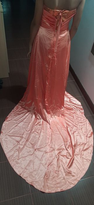 Rochie eleganta cu trenă