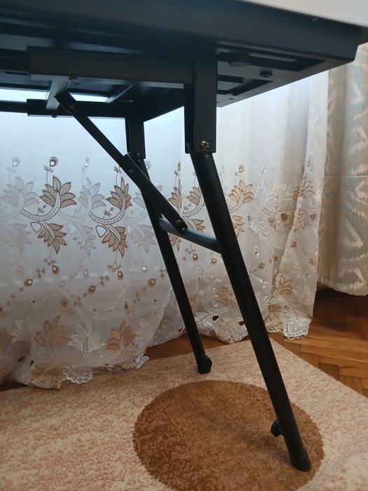 Orgă electrică cu suport, scaun, pedală și alimentator