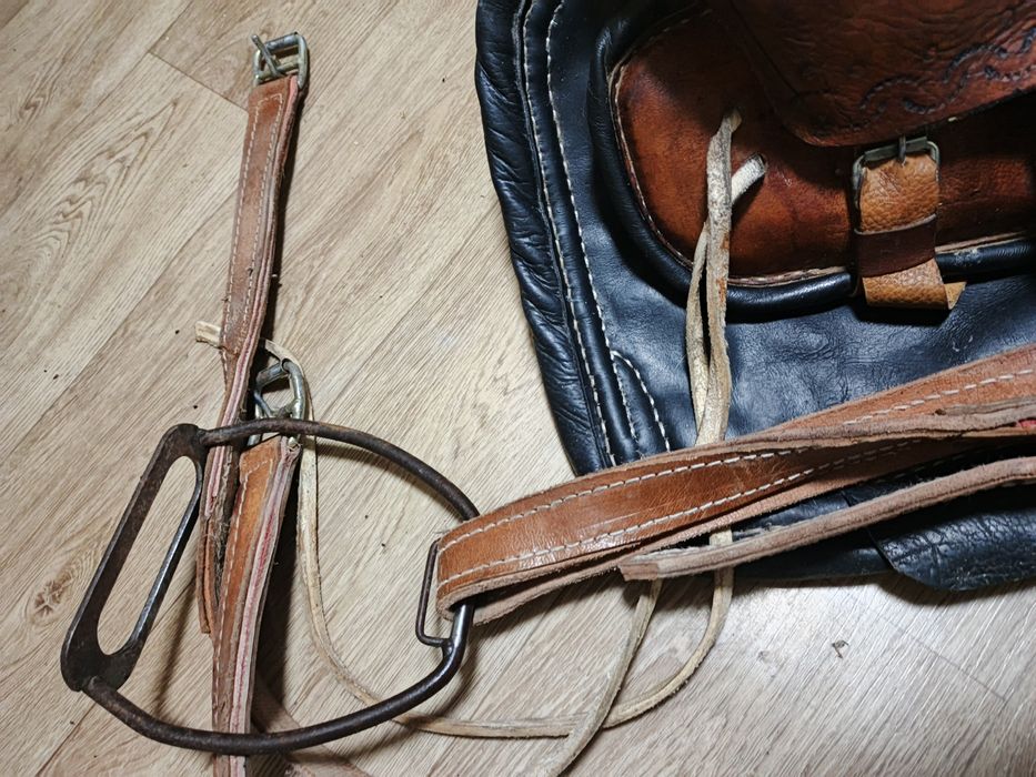 Седло выездное .