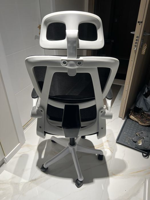 Стол офис нов, бял