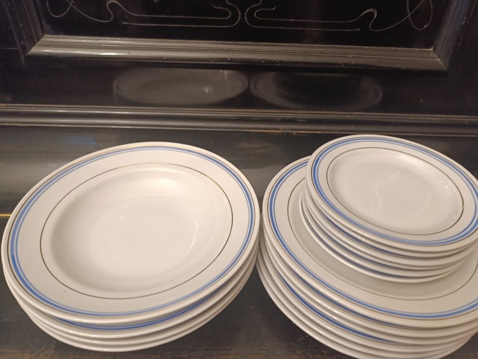 Недорого!Набор тарелок,16 штук,в отличном состоянии