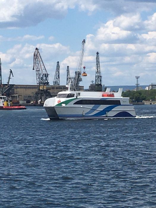 Катамаран за превоз на пътници