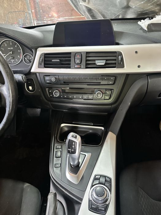 Interior complet BMW F30/F31 – navigație, scaune, climatronic, consolă