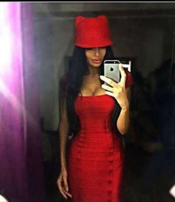 дамска шапка луксозна и стилна с козирка и дяволски ушички модел ZARA