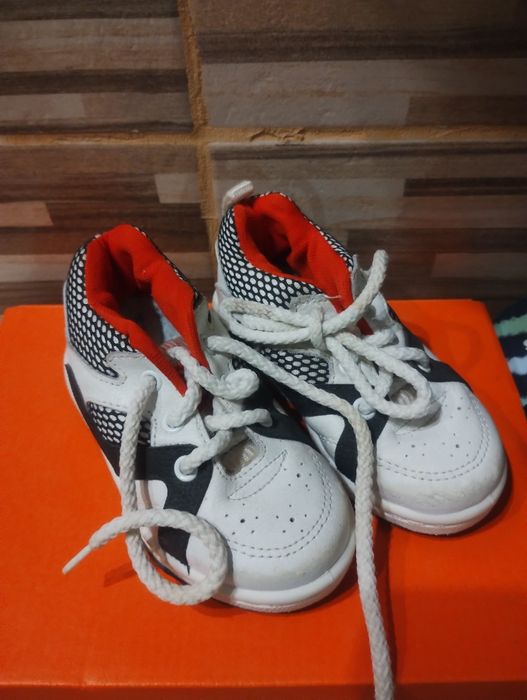 Бебешки сандали и маратонки