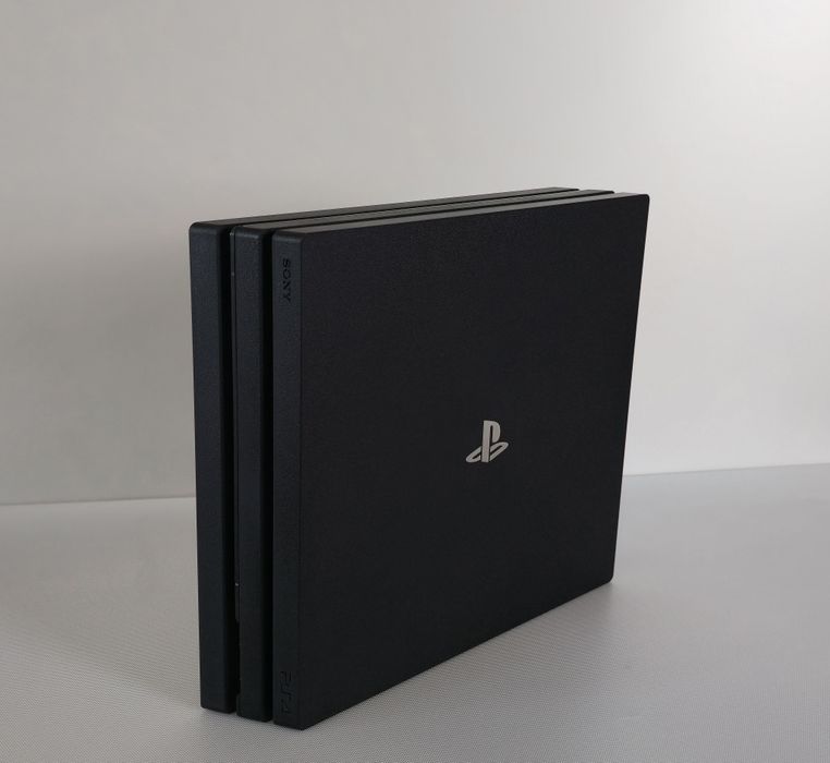 Реновирана конзола Sony Playstation 4 Pro, 1 джойстик, гаранция