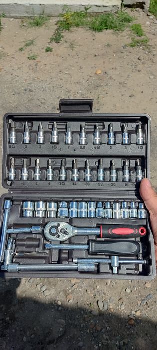 набор инструментов для автомобиля