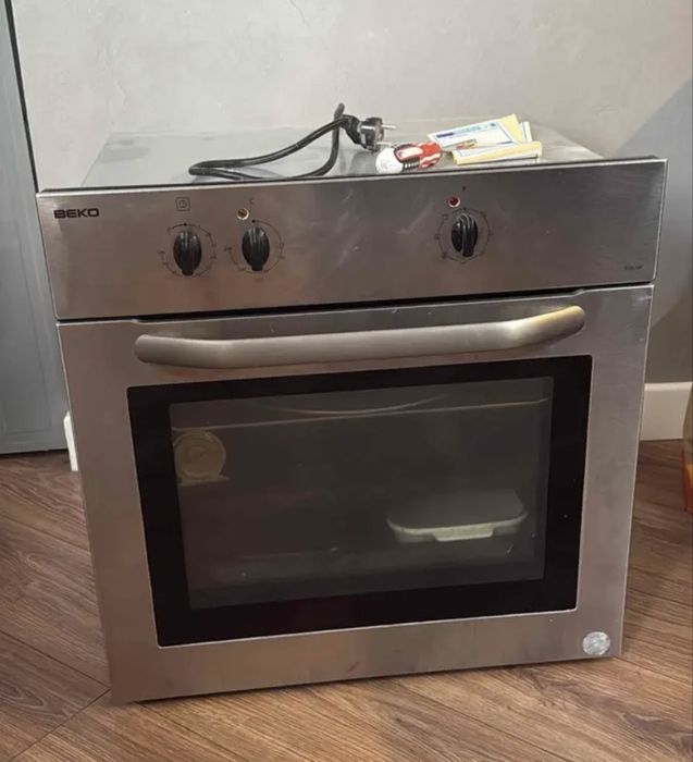 Продам духовой шкаф , печка Beko