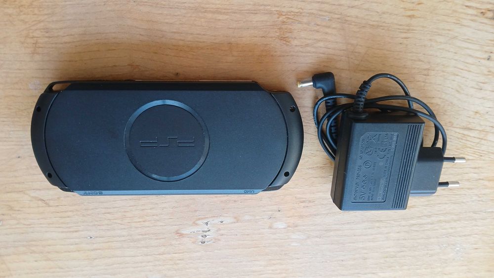 Consola playstation portabil / psp Street modata, card 64gb, FIFA, GTA