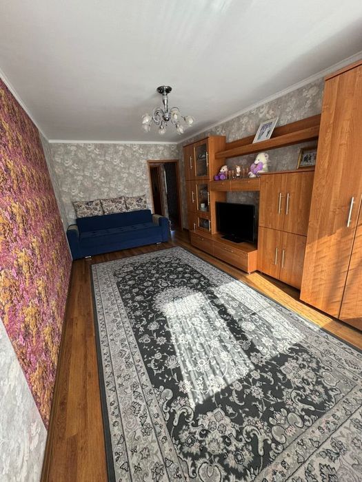 Срочно продаётся ковёр.В идеальном состояние.
