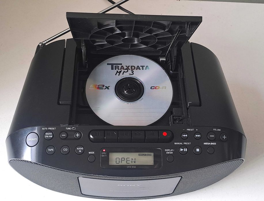 Sony CFD S 50 radio casetofon CD boombox muzica vintage colectie