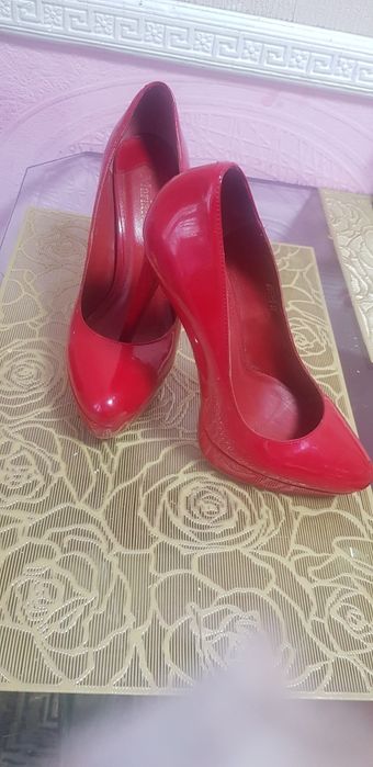 Продам туфли и босоножки