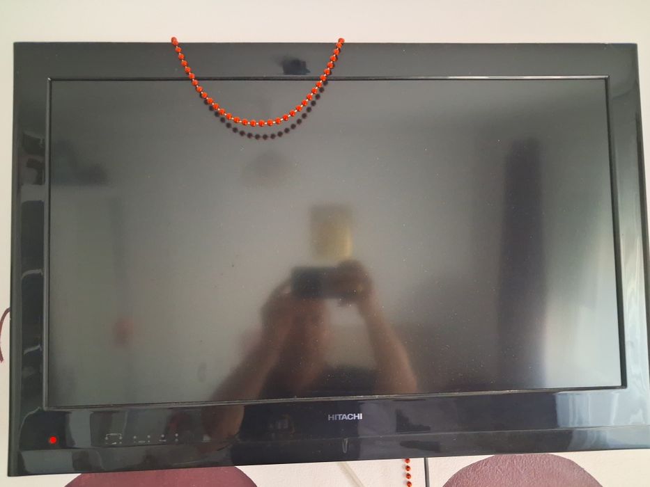 Tv led Hitachi diagonala 80 cm,nu este smart.