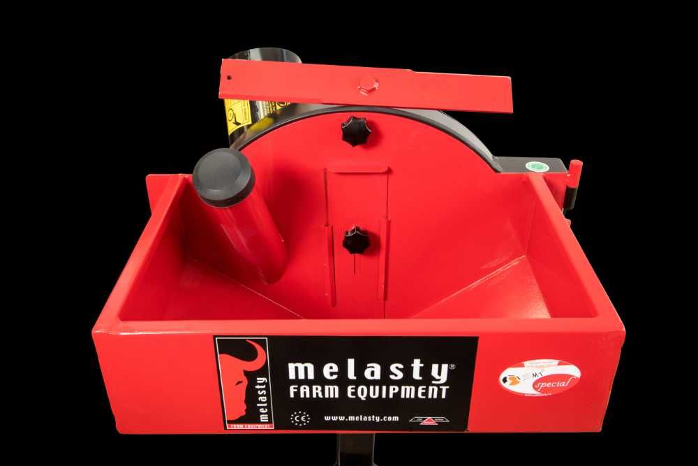 Moara cu ciocanele  - tocator furaje 3KW Melasty