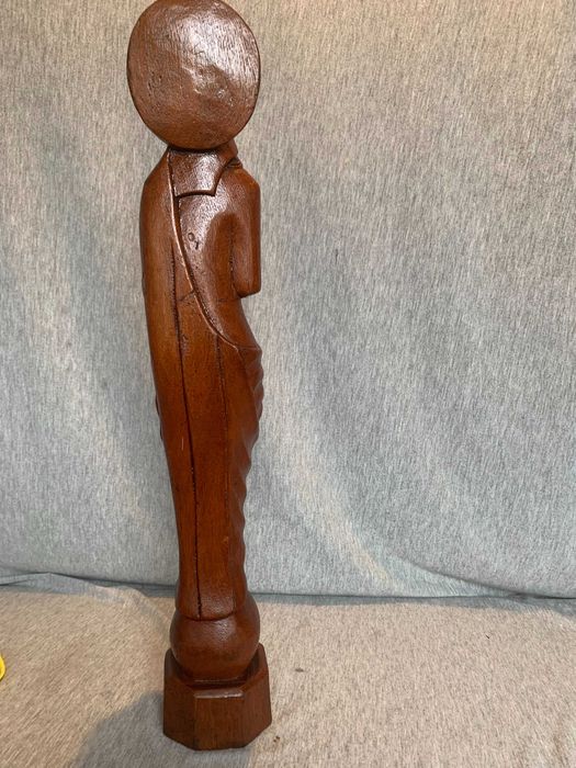 скулптура от резбовано дърво – Дева Мария с младенеца