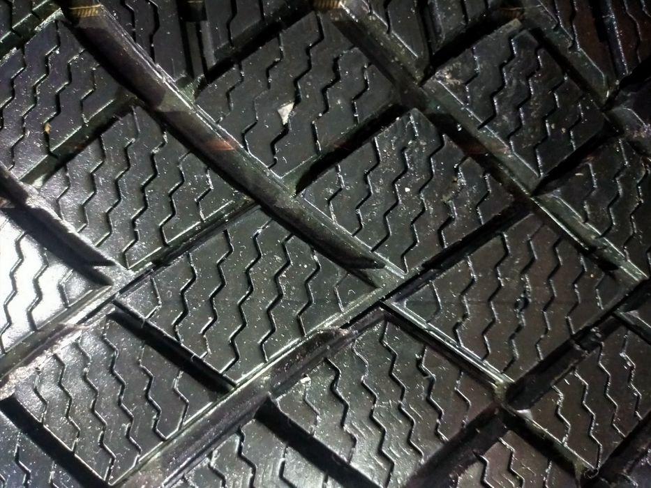 235/55/17 комплект резины