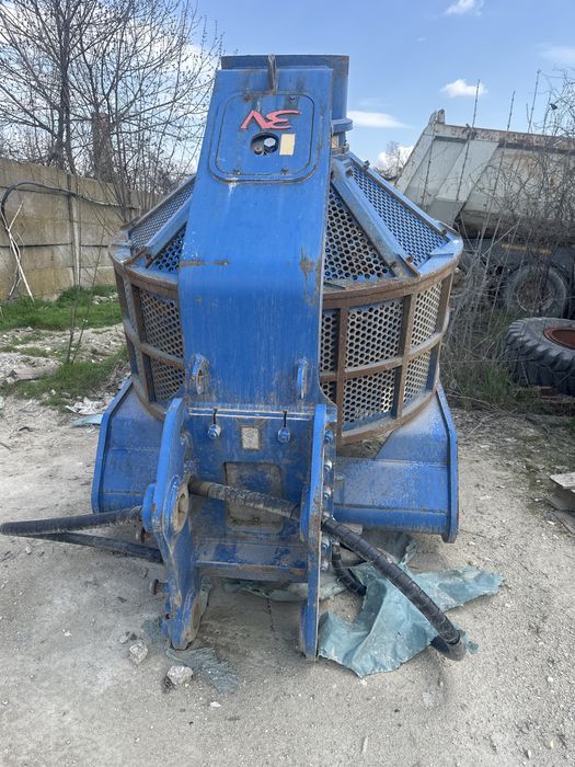 Dezmebrari utilaje, vanzari utilaje, atasamente si camioane.