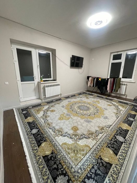 Nurafshon city  3 xonali uy birinchi qurilgan 4 talik gishtli uylardan