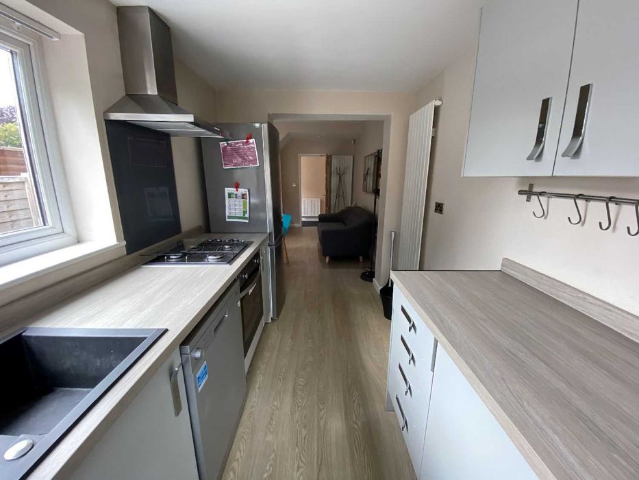 Дава се под наем Двустаен апартамент в София, Център - 55 кв.м за 397.8 € - Снимка #2