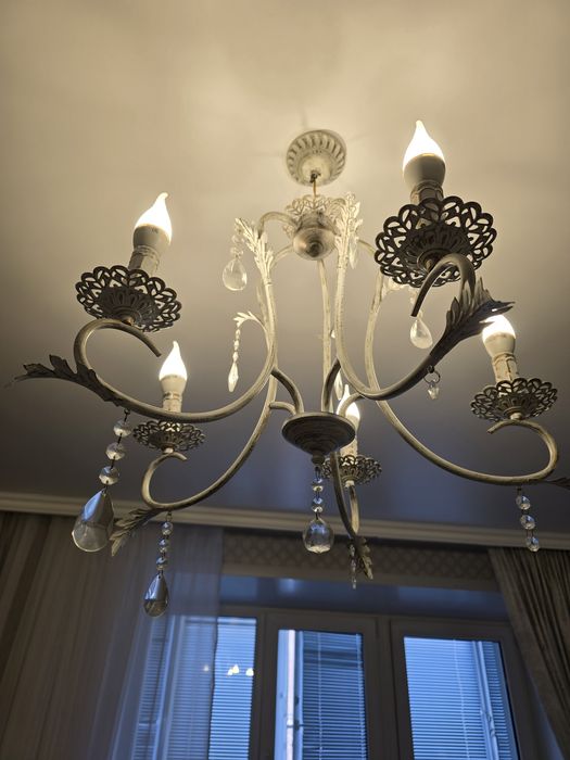 Продам люстрю 5000