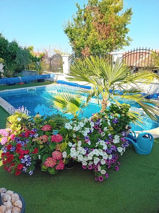 Луксозна триетажна къща с басейн, сауна и гараж в гр. Балчик