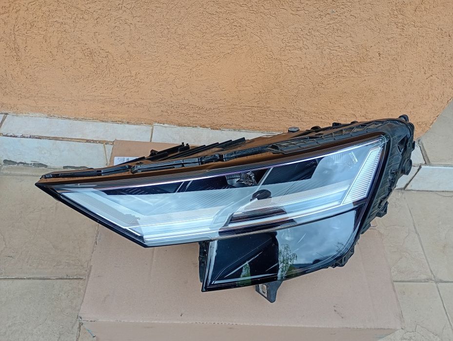 Far stânga audi Q8 full led cod 4M8941033