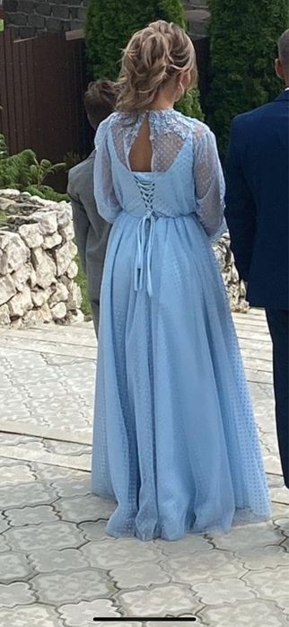 Vand rochie deosebita purtata o singura data