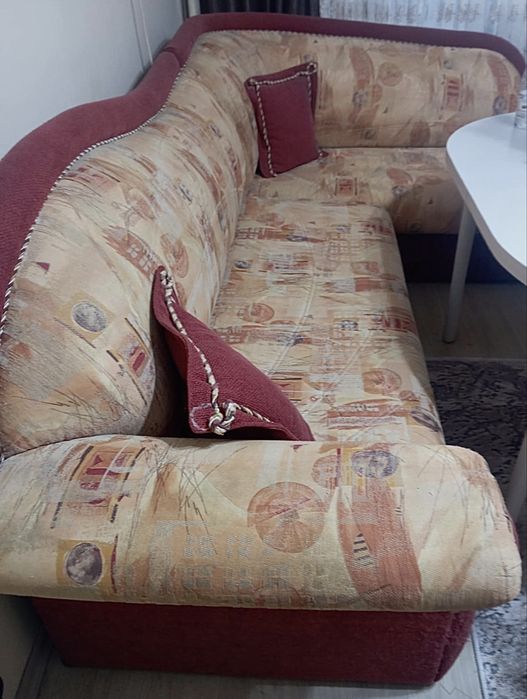 Разтегателен диван