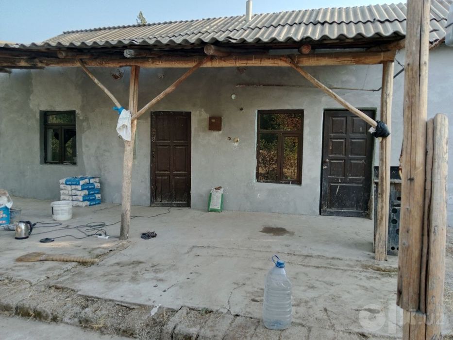 Srochno hovli sotiladi 3 sotih 3 hona 35,000 Kirib yashasa buladi