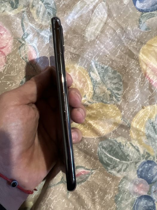 Продавам  iphone x 64 gb черен