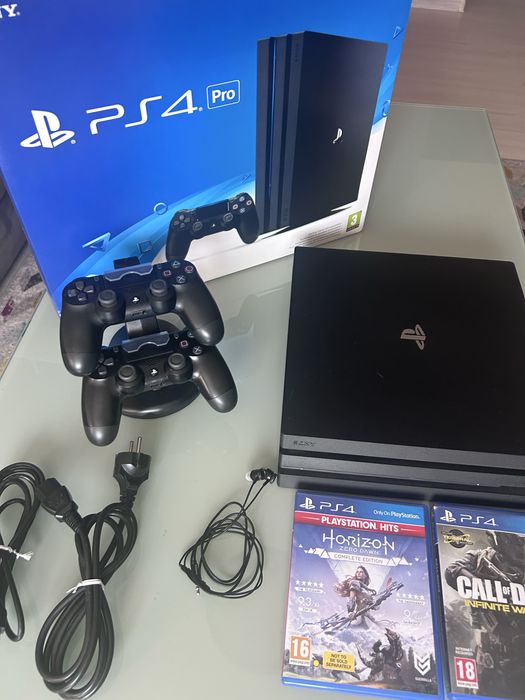 Playstation 4 Pro 1 TB / PS 4 Pro с два контролера и игри