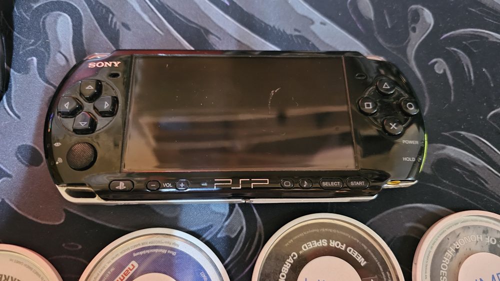 Vand psp modat 3004 cu 8 jocuri