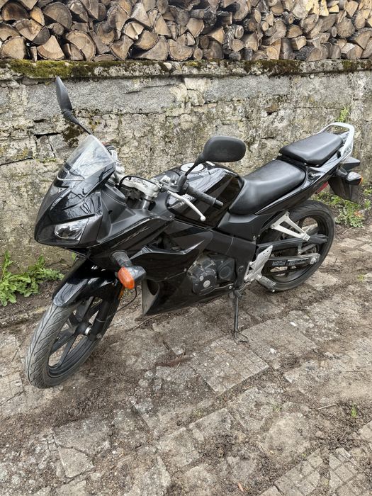 Продава се  HONDA  CBR 125R