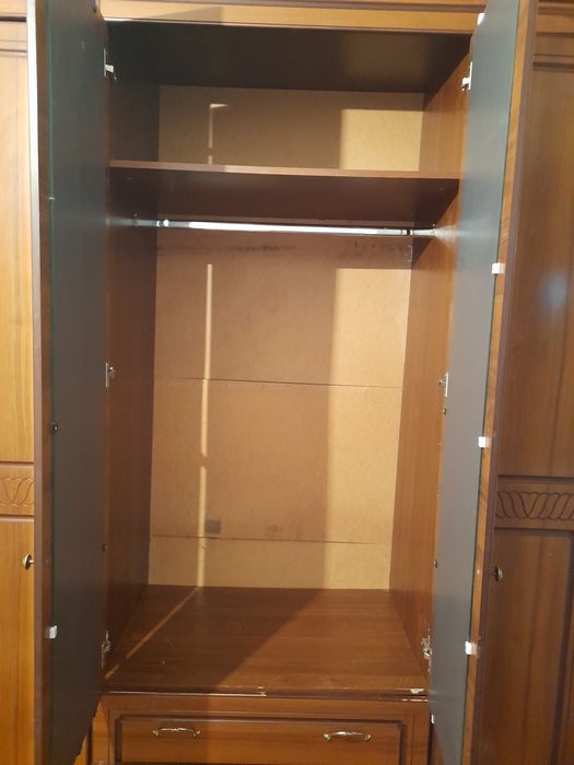 Шифоньер и 2 тумбочки