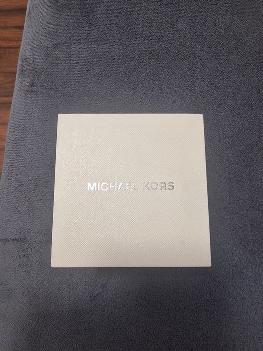 Ceas Michael Kors original – nepurtat – cu curele/accesorii extra